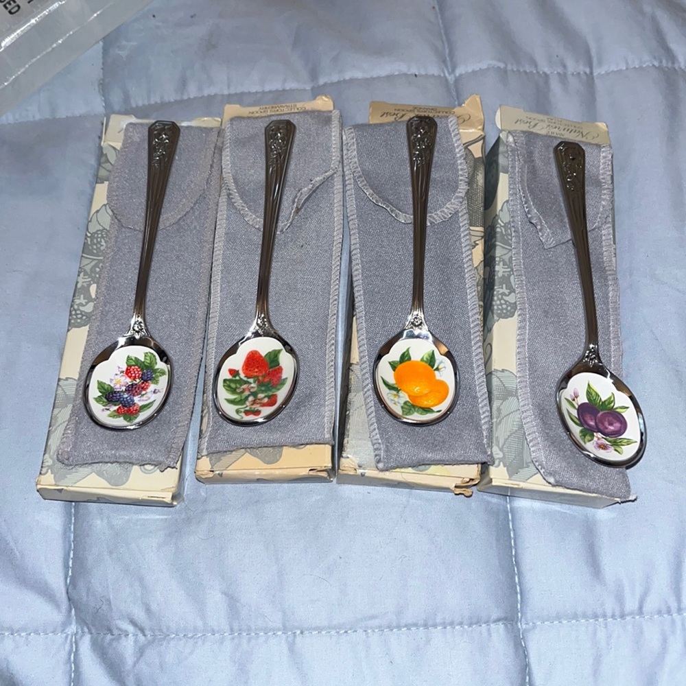 Avon Collectors spoon set